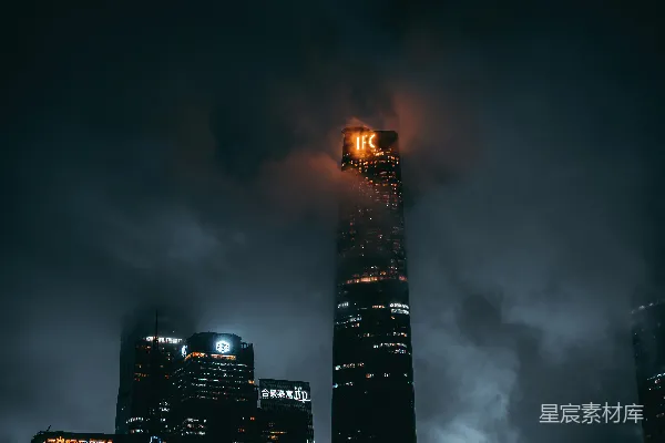 高清摄影 一座高楼在空中绽放烟花。
