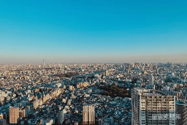 高清摄影 从一栋高楼的顶部俯瞰城市景色