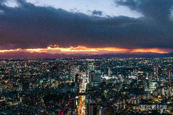 高清摄影 从一栋建筑物的顶部看到的夜晚城市的景色