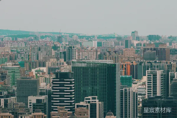高清摄影 现代化的城市景观，天空下有许多高楼大厦