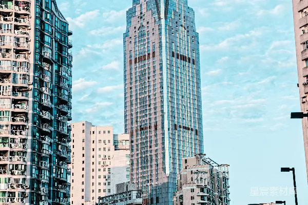 高清摄影 一座城市的全景，其中高楼林立。