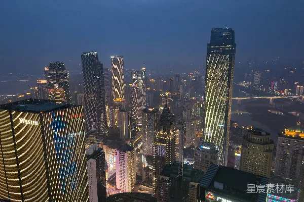 高清摄影 夜晚灯火辉煌的城市天际线。