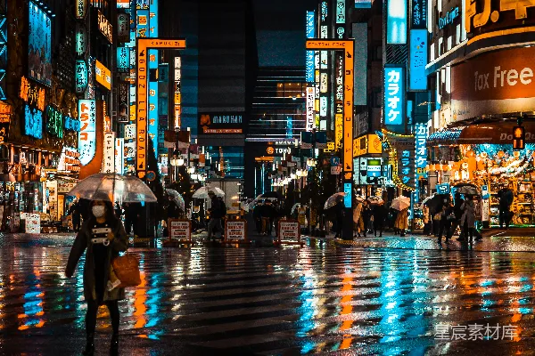 高清摄影 夜晚街道上行走的人们