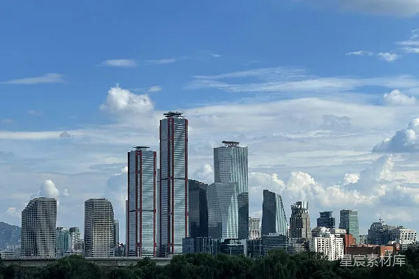 高清摄影 从水的另一边看城市景色