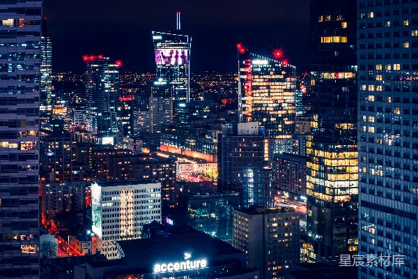 高清摄影 一座城市夜晚的全景，高楼林立。