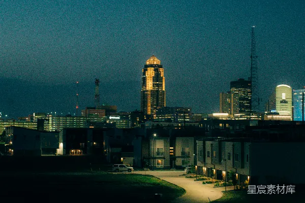 高清摄影 从远处看一个城市的夜景