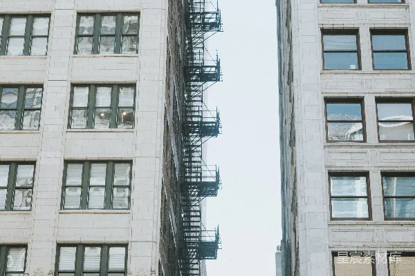 高清摄影 几栋高大的建筑物并排而立。