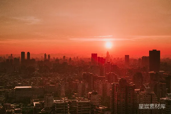 高清摄影 夕阳正照耀着一座大城市的景象。