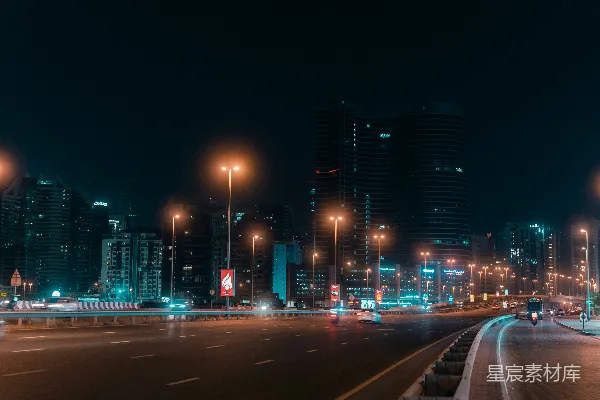 高清摄影 夜晚灯火通明的城市街道