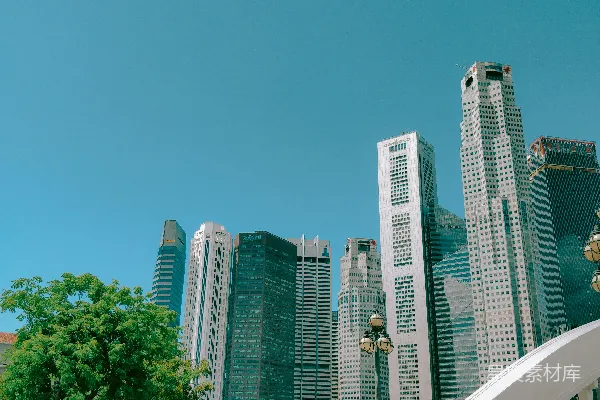 高清摄影 一个滑板运动员在空中做了一个特技。