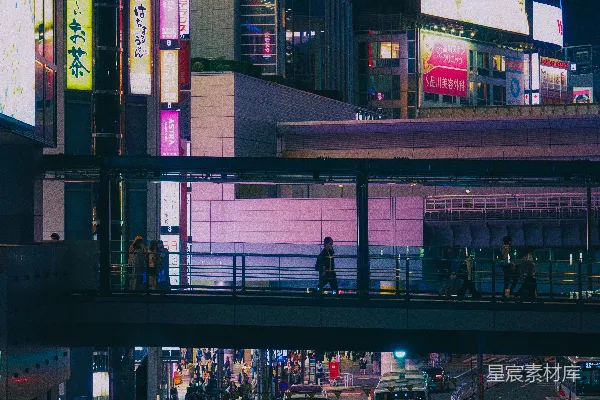 高清摄影 一条夜晚灯火通明的繁忙街道