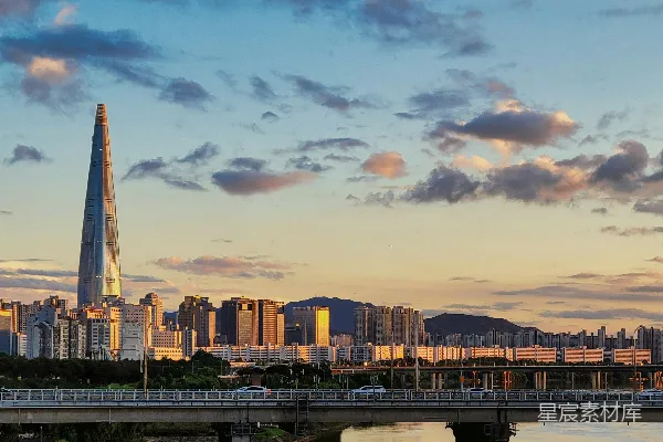 高清摄影 城市天际线中的桥梁