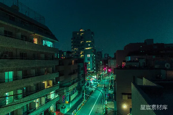 高清摄影 夜间拍摄建筑物之间的道路航拍照片