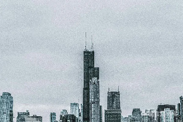 高清摄影 一座桥，背景是一座城市。