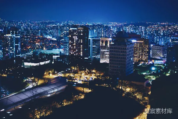 高清摄影 夜幕降临，从山顶俯瞰的城市景色