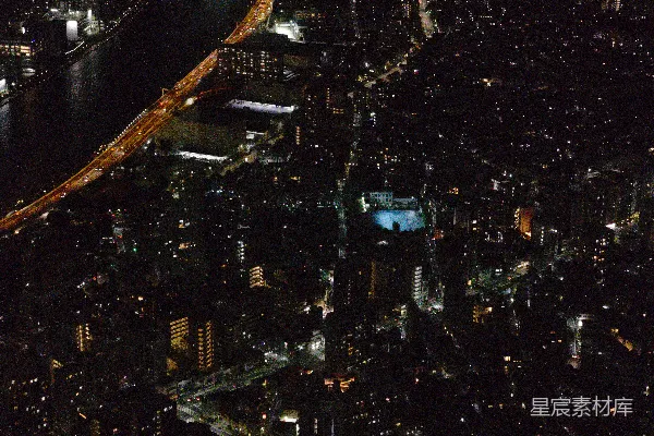 高清摄影 夜晚城市全景，灯光闪烁。