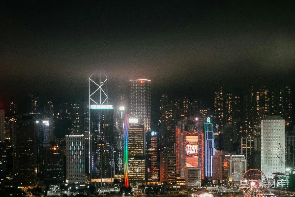 高清摄影 璀璨的城市夜景，摩天大楼灯火辉煌。
