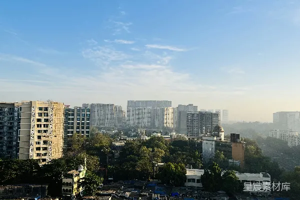 高清摄影 一座城市全景，高耸的建筑物林立。