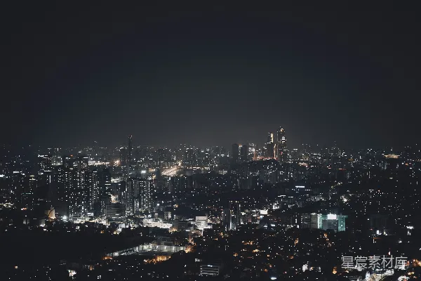 高清摄影 一个城市夜晚的景色，灯光璀璨。