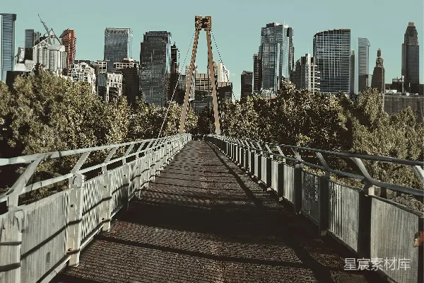 高清摄影 这座桥通向城市的天际线。