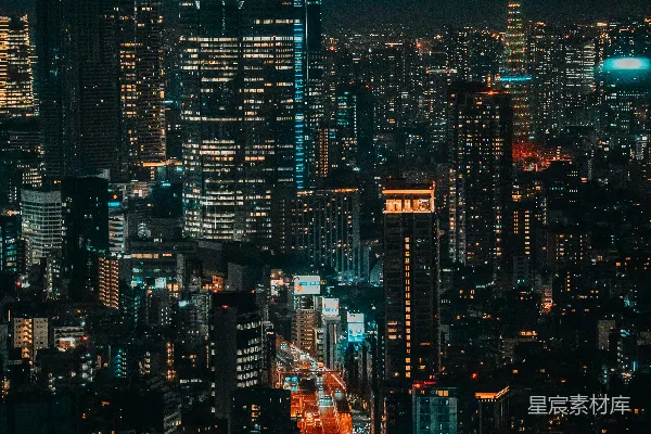高清摄影 夜晚繁华的城市天际线，灯火辉煌的摩天大楼