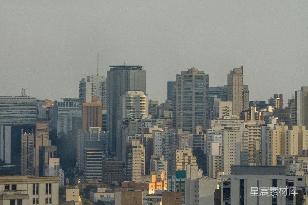高清摄影 密集城市景观中的摩天大楼和建筑物。