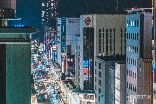 高清摄影 一条夜晚繁忙的街道
