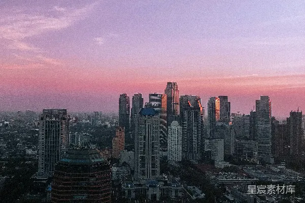 高清摄影 从建筑物的顶部看到的城市日落景色