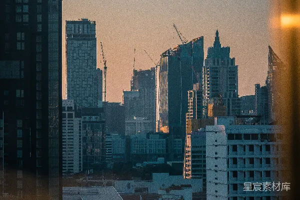 高清摄影 从窗口看到的城市天际线的景色