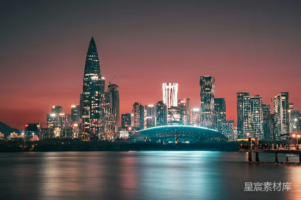 高清摄影 现代城市天际线在黄昏时分倒映在水中。