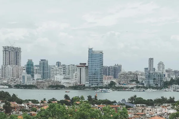 高清摄影 一座城市里有一条河流穿过