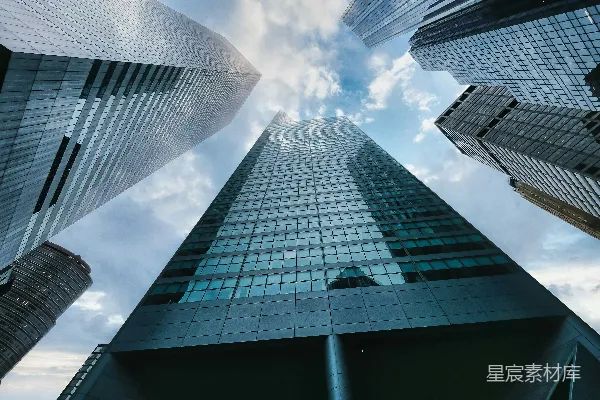 高清摄影 白天在白云下的高层建筑低角度摄影