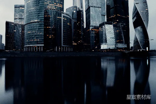 高清摄影 城市天际线在水体之上，白天时分