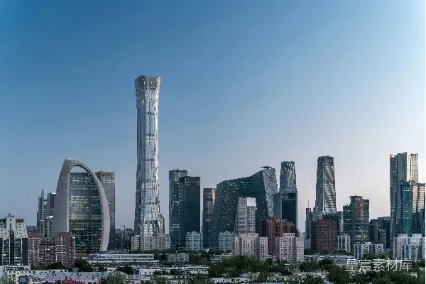 高清摄影 一座城市天际线，有高楼大厦和摩天大楼。