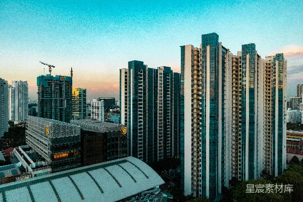 高清摄影 绿树旁的建筑