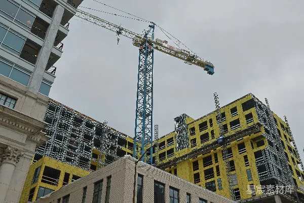 高清摄影 一座建筑顶部的起重机