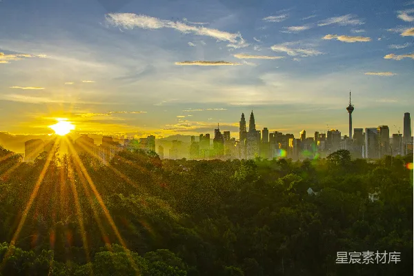 高清摄影 夕阳下白色的混凝土建筑