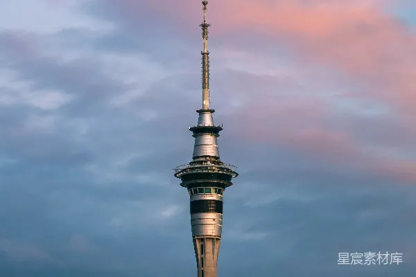 高清摄影 一座高塔，背景是天空。