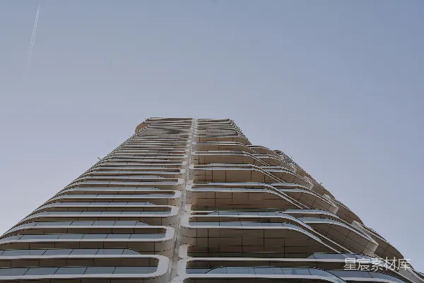 高清摄影 一座高楼，在天空背景下