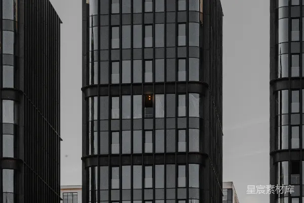 高清摄影 黑色和灰色的混凝土建筑