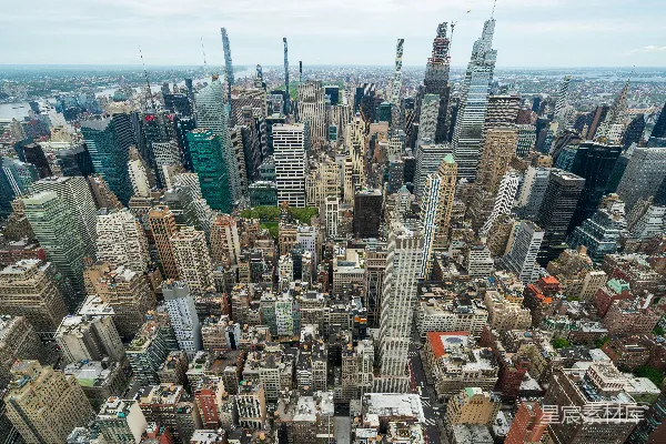 高清摄影 城市鸟瞰图，高耸的建筑物排列其中。