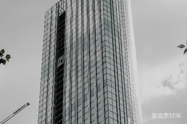 高清摄影 灰天下的白蓝混凝土建筑