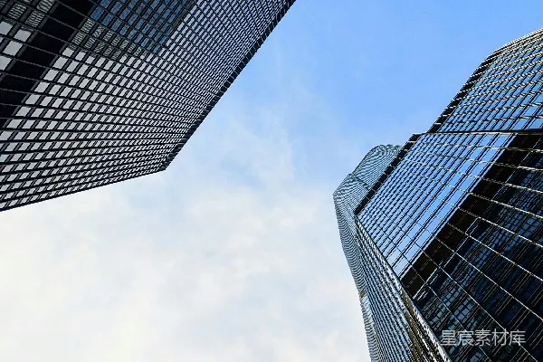 高清摄影 几栋高楼，背景是蓝天。