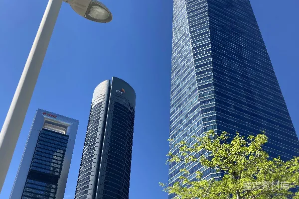 高清摄影 几栋高楼紧挨着彼此。