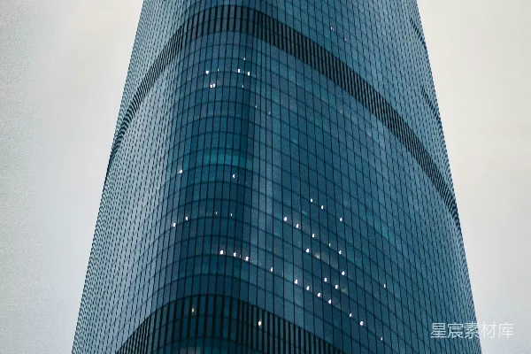 高清摄影 一座非常高的建筑，背景是天空。
