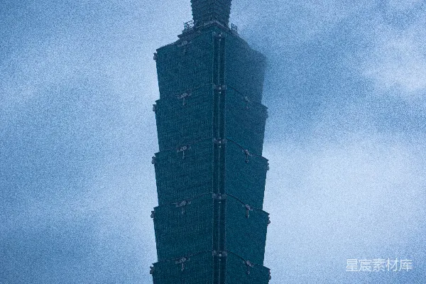 高清摄影 一座高楼大厦，背景是蓝天。