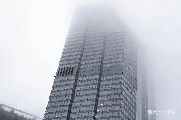 高清摄影 一座很高的建筑，有很多窗户。