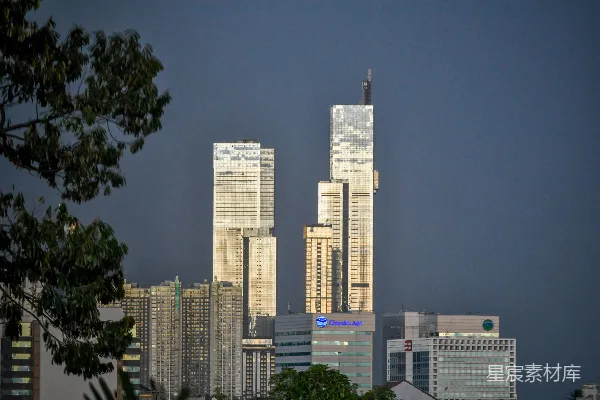 高清摄影 一座城市的景象，高耸的建筑林立。