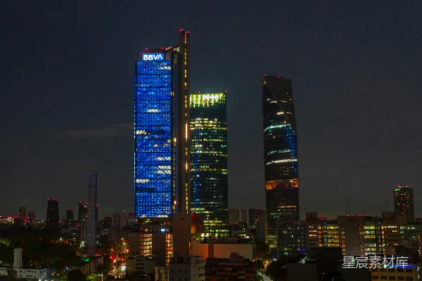 高清摄影 一座城市在夜晚，高楼大厦灯火通明的景象。