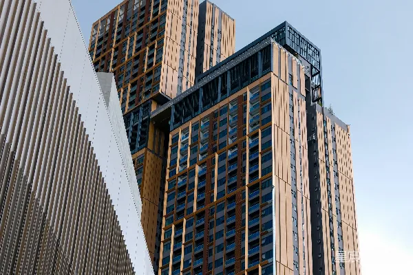 高清摄影 几栋高大的建筑物并排而立
